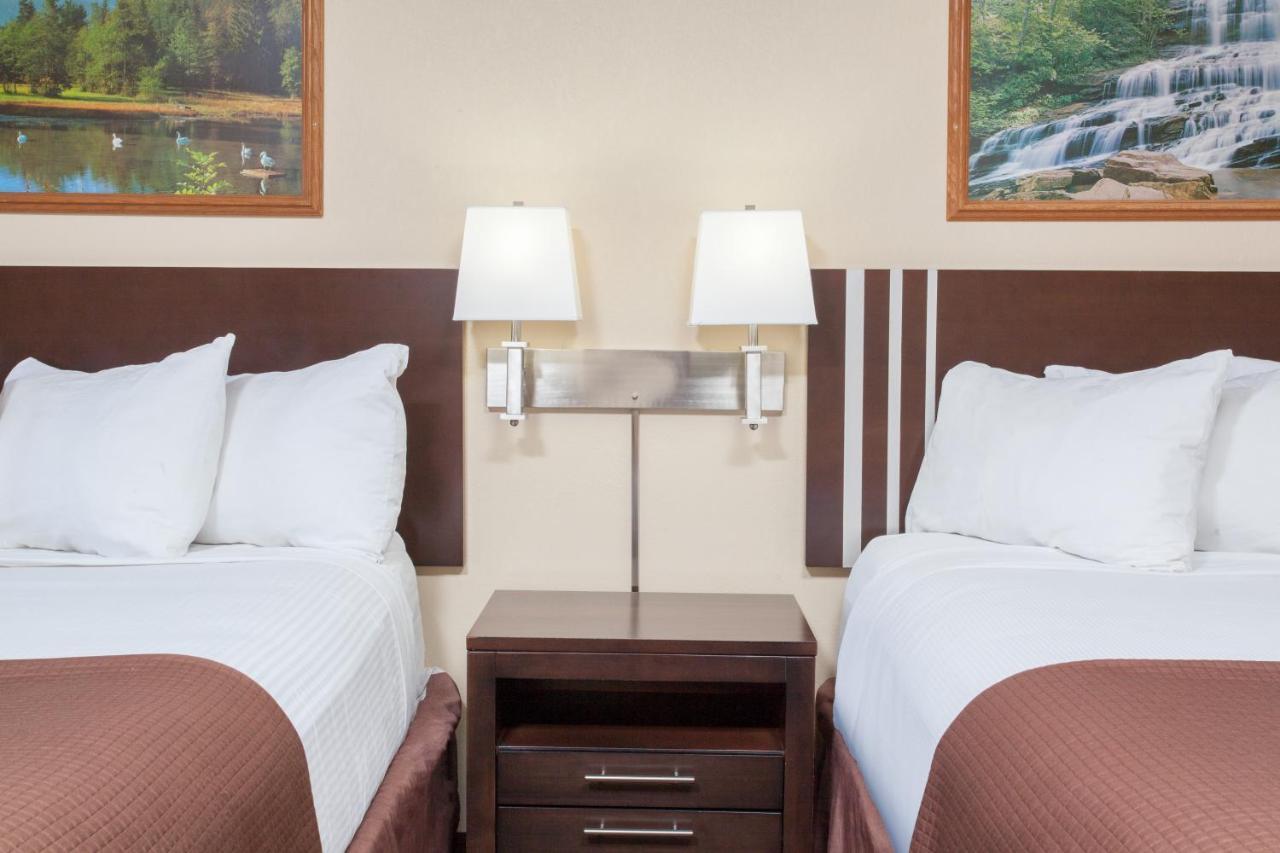 Econo Lodge Inn & Suites Medicine Hat Exterior photo