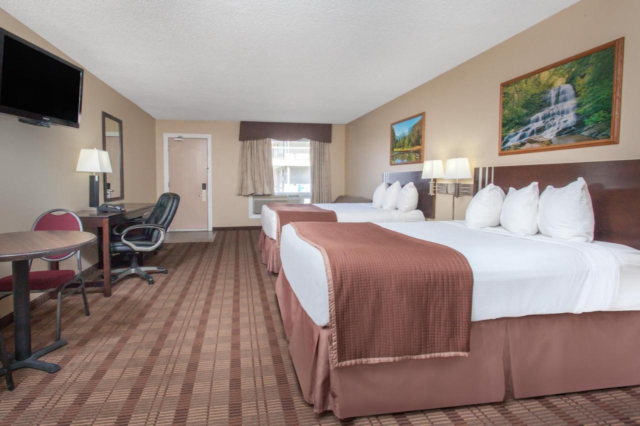 Econo Lodge Inn & Suites Medicine Hat Exterior photo