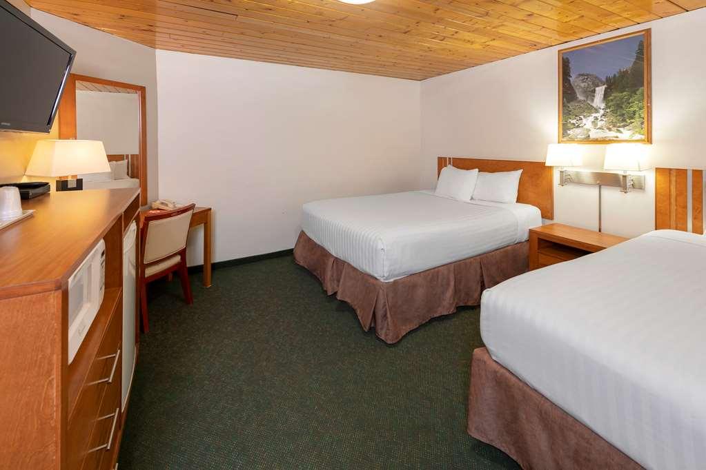 Econo Lodge Inn & Suites Medicine Hat Room photo