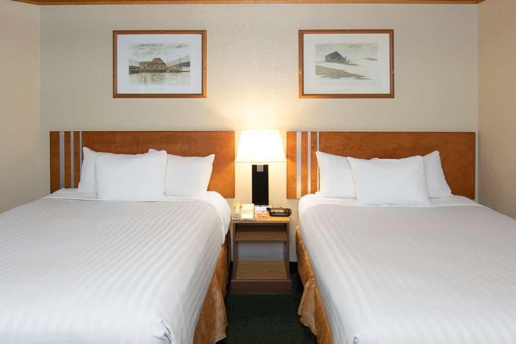 Econo Lodge Inn & Suites Medicine Hat Room photo