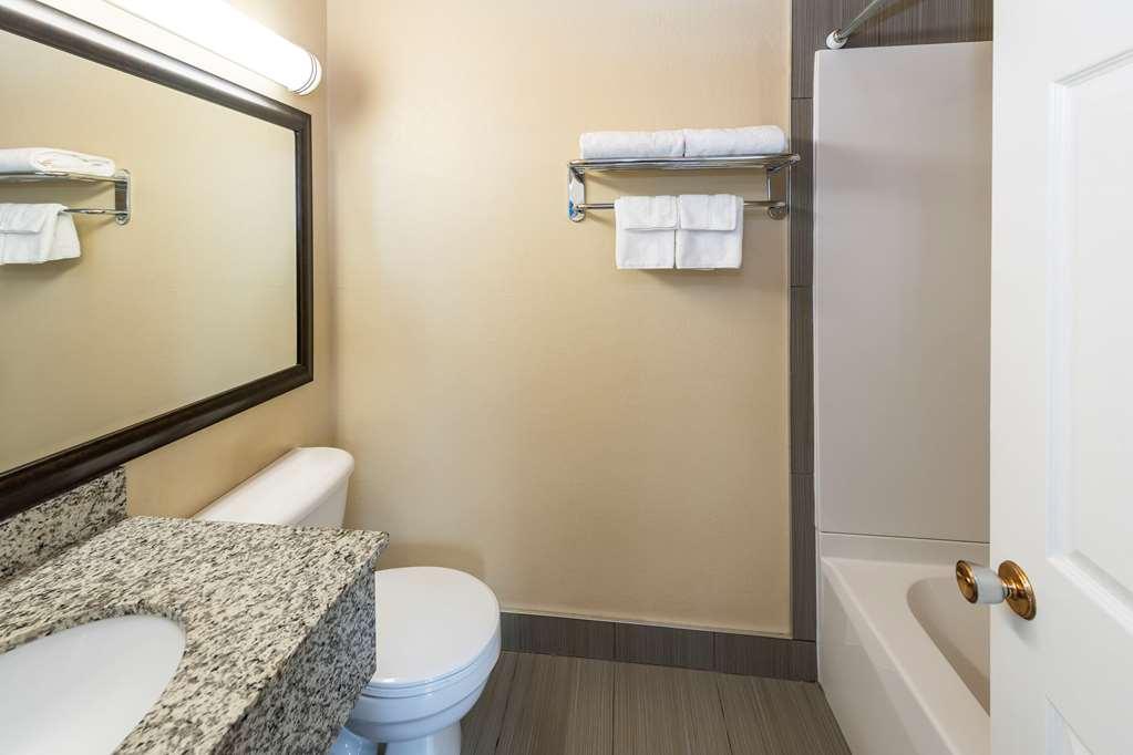 Econo Lodge Inn & Suites Medicine Hat Exterior photo