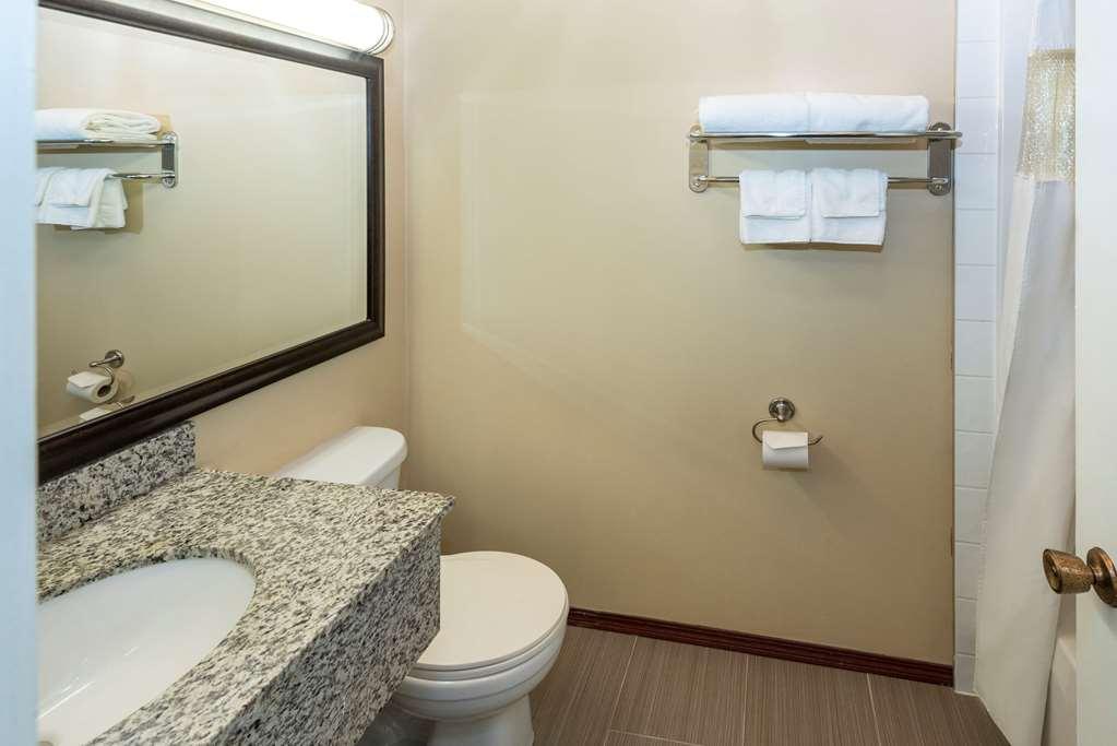 Econo Lodge Inn & Suites Medicine Hat Exterior photo