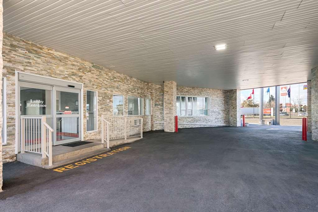 Econo Lodge Inn & Suites Medicine Hat Exterior photo