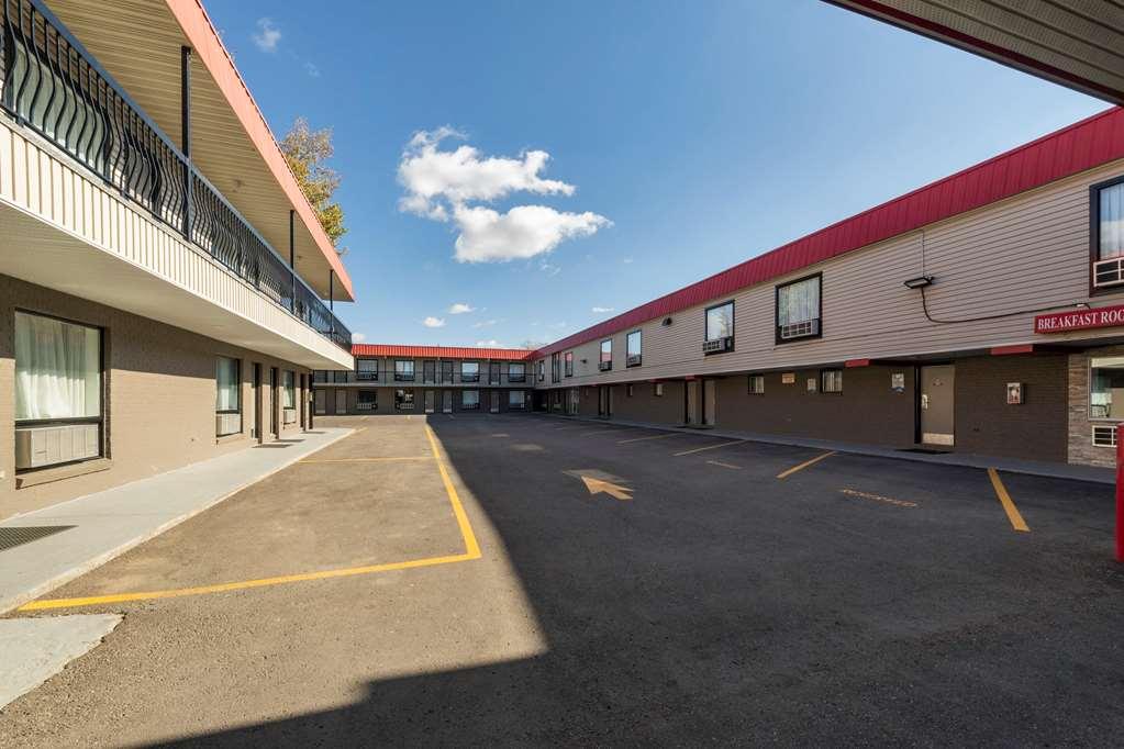 Econo Lodge Inn & Suites Medicine Hat Amenities photo