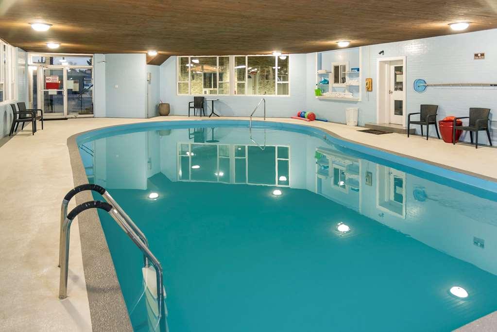 Econo Lodge Inn & Suites Medicine Hat Facilities photo