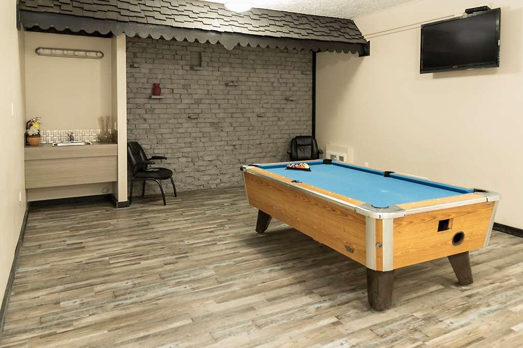 Econo Lodge Inn & Suites Medicine Hat Amenities photo